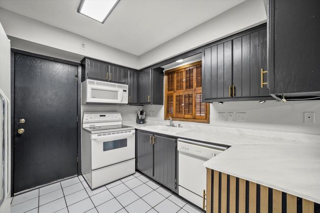 5309 S Somerset Lane, Condo with 2 bedrooms, 2 bathrooms and null parking in Greenfield WI | Image 7