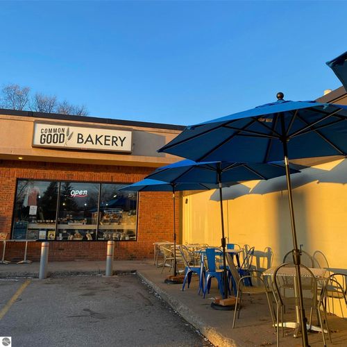 1115 E 8th St, Traverse City, MI, 49686-2936 | Card Image