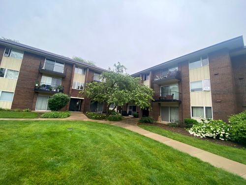 d10-5S100 Pebblewood Ln, Naperville, IL, 60563-1829 | Card Image