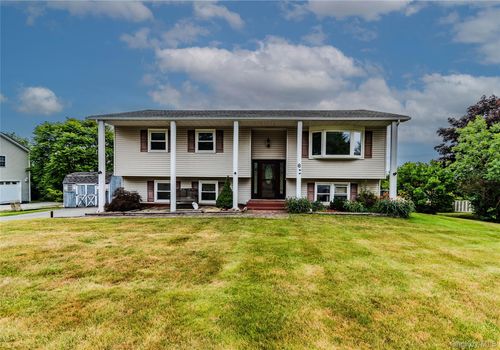 6 Bates Cir, Florida, NY, 10921-1403 | Card Image