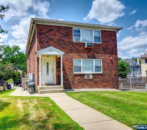 300 Broad Ave, Leonia, NJ, 07605-1849 | Card Image