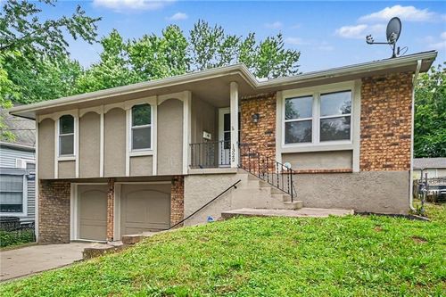 1322 S Hocker Ave, Independence, MO, 64055-1546 | Card Image