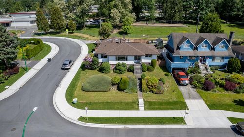 6825 Hycrest Dr, Burnaby, BC, V5B2X3 | Card Image