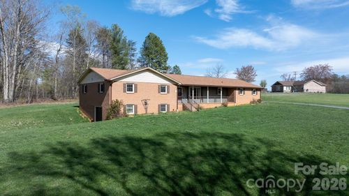 5515 Chestnut Drive, Hickory, NC, 28602 | Card Image