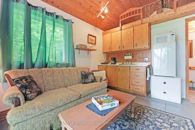 1093 Comak Cres, House other with 3 bedrooms, 2 bathrooms and 4 parking in Algonquin Highlands ON | Image 40