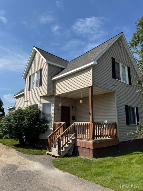 111 9th Avenue, Norway, MI, 49870 | Card Image