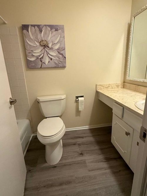 apt-120-150 Lake Blvd, Buffalo Grove, IL, 60089-4386 | Card Image