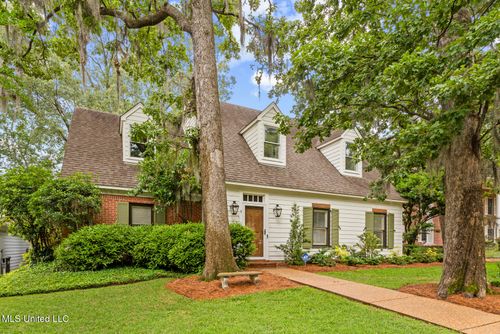 8 Moss Forest Pl, Jackson, MS, 39211-2907 | Card Image
