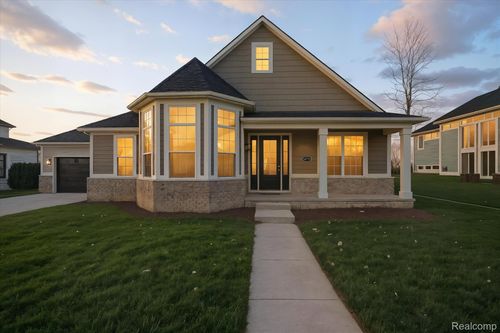 54791 Brenda Dr, Macomb, MI, 48042-5842 | Card Image
