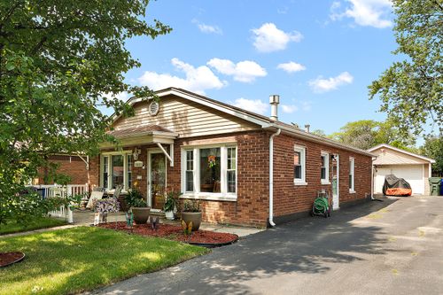 11600 S Sacramento Dr, Merrionette Park, IL, 60803-5889 | Card Image