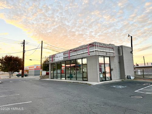3802 W Nob Hill Blvd, Yakima, WA, 98902-4739 | Card Image