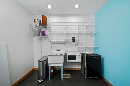 1608 W Cornelia Avenue, Chicago, IL, 60657 | Card Image