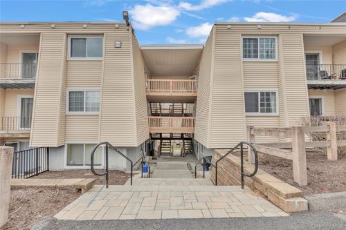 618 Fox Run Ln, Carmel, NY, 10512-2359 | Card Image