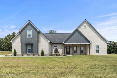 10220 Green River Rd, Lake Cormorant, MS, 38641-1801 | Card Image