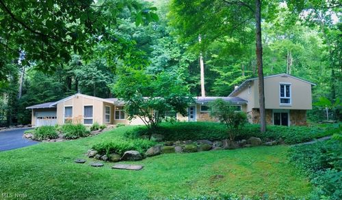 17079 Cats Den Rd, Chagrin Falls, OH, 44023-6305 | Card Image