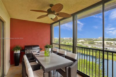 904 - 2202 S Cypress Bend Drive, Condo with 1 bedrooms, 2 bathrooms and null parking in Pompano Beach FL | Image 3