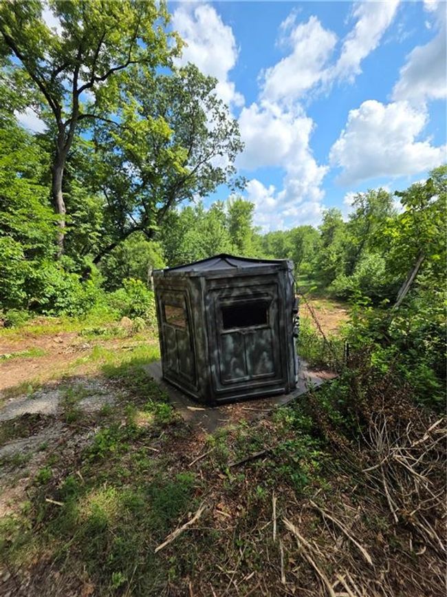 DEER BLIND ON BLUFF | Image 47