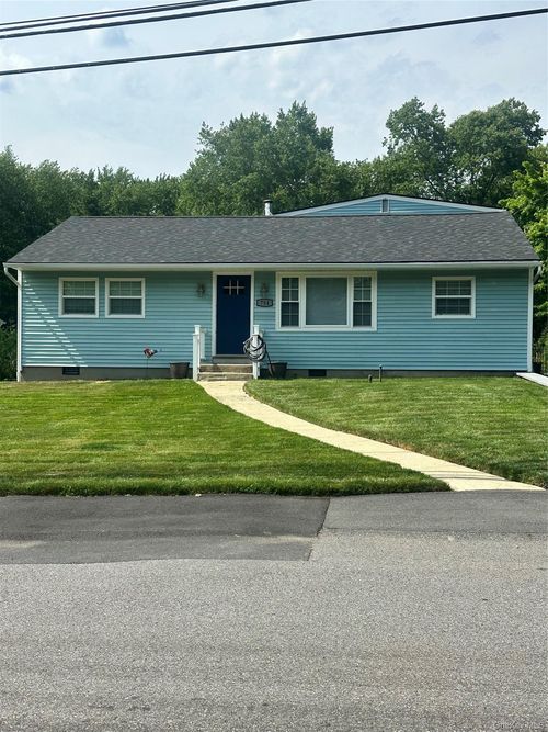 754 Locksley Rd, Yorktown Heights, NY, 10598-3135 | Card Image