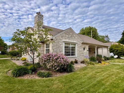 8526 W Clarke St, Wauwatosa, WI, 53226-1928 | Card Image