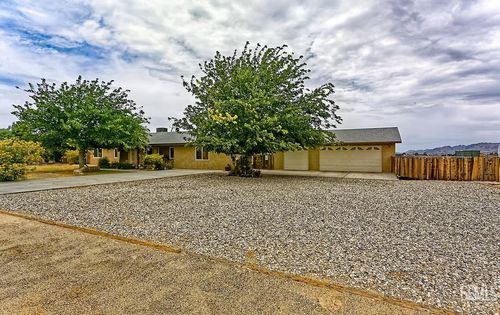 22704 Sitting Bull Rd, Apple Valley, CA, 92308-7356 | Card Image