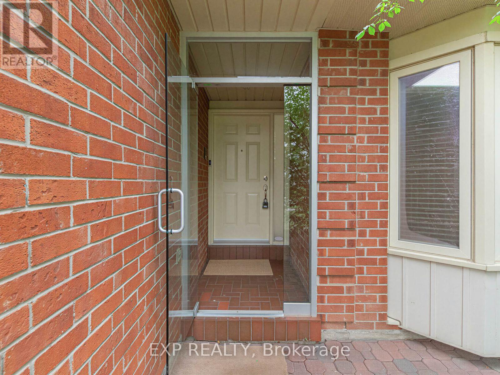 Residential in Vaughan (Crestwood-Springfarm-Yorkhill) 3