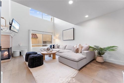 apt-3-1630 Berkeley St, Santa Monica, CA, 90404-4134 | Card Image