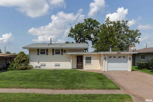 1804 W Garfield St, Davenport, IA, 52804-1617 | Card Image