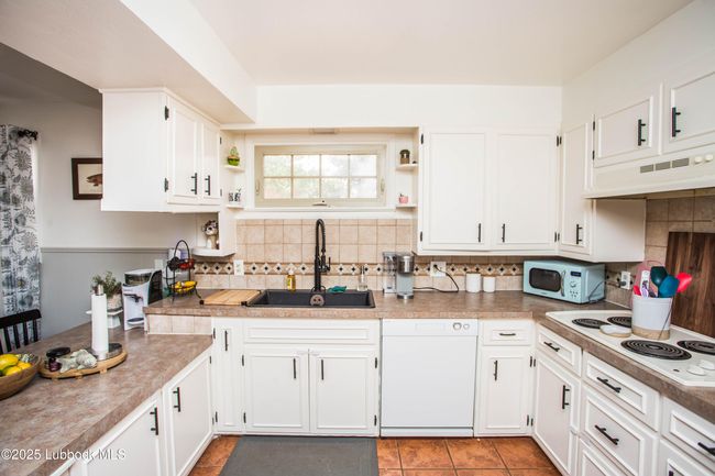 202 N 19 Th St, House other with 3 bedrooms, 3 bathrooms and null parking in Lamesa TX | Image 10