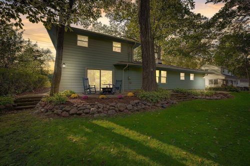 1532 N 124th Street, Wauwatosa, WI, 53226 | Card Image