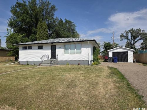 225 Semple St, Outlook, SK, S0L2N0 | Card Image
