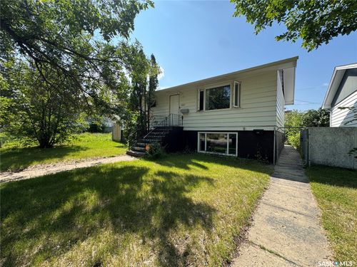 1051 109th Street, North Battleford, SK, S9A2E3 | Card Image