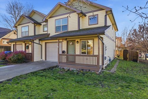 945 Win Way, Eagle Point, OR, 97524-6617 | Card Image