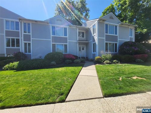 2 Grand Ave, Hawthorne, NJ, 07506-1400 | Card Image