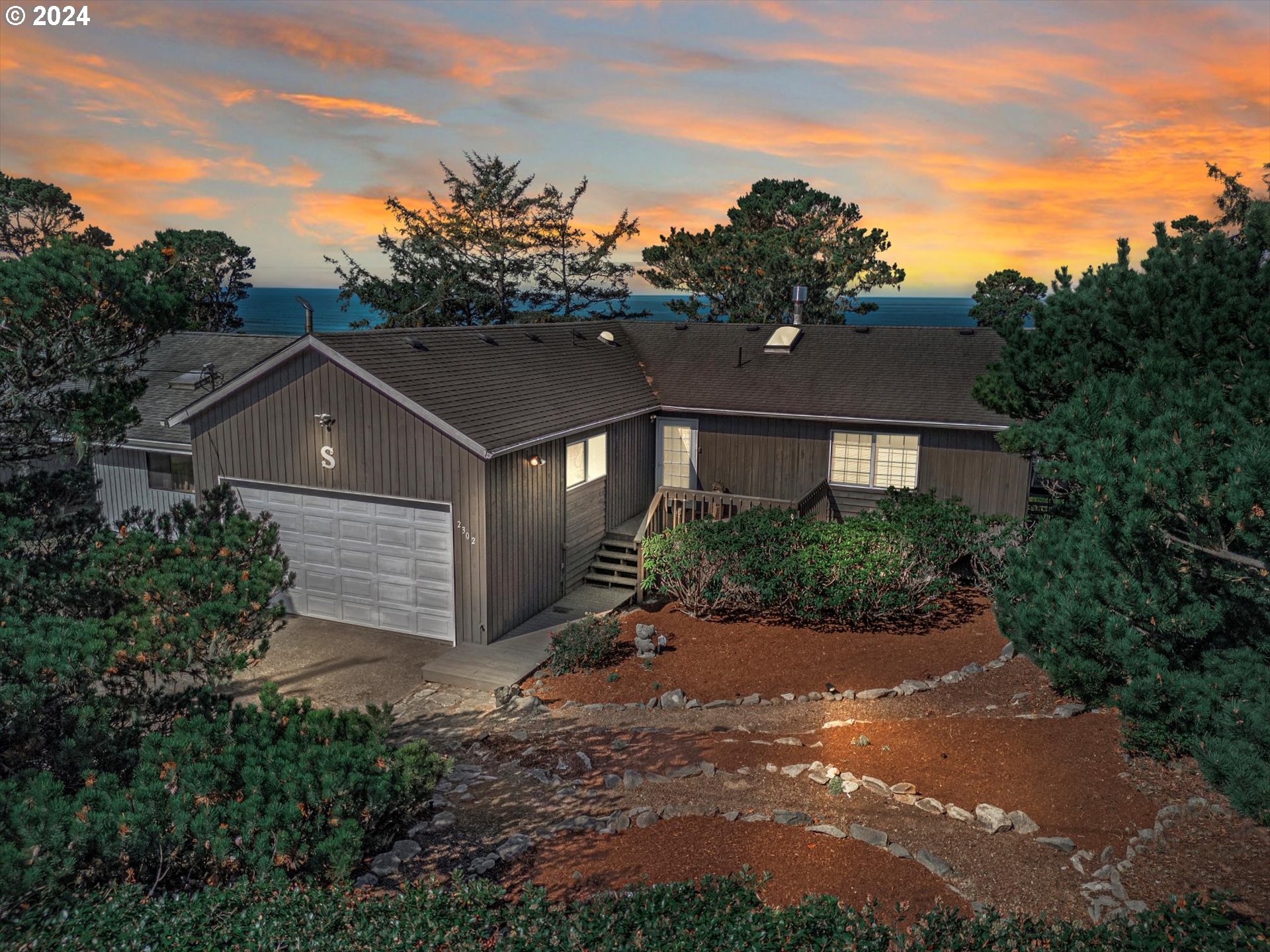 2302 Nw Bayshore Loop, For Sale in Waldport Zoocasa