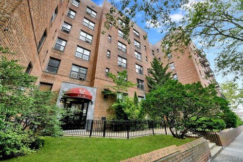 2j-6510 108th St, Forest Hills, NY, 11375-1876 | Card Image