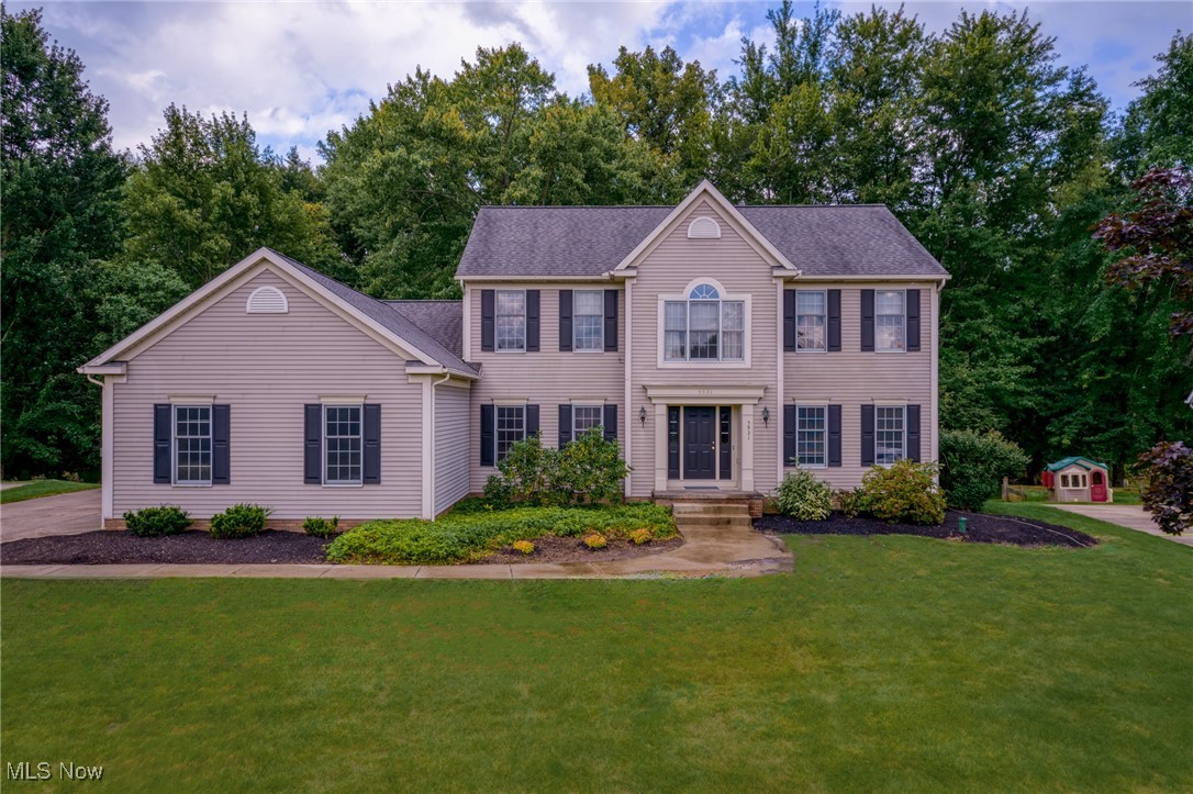 Laurawood Ln, Hudson, OH 44236