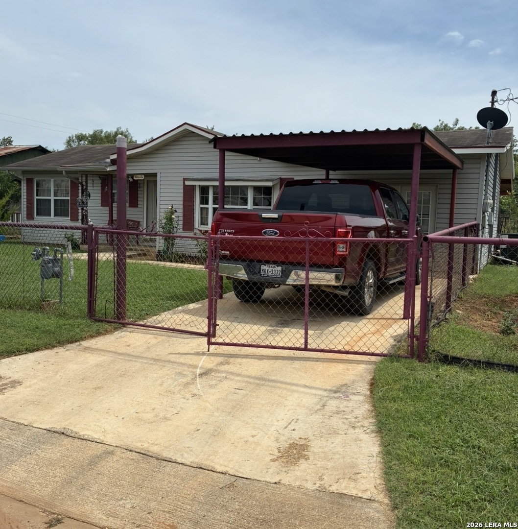 Residential in Dilley 3