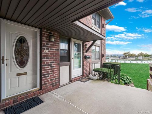 475 Mariners Way, Copiague, NY, 11726-5114 | Card Image