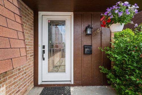 1063 Busse Hwy, Park Ridge, IL, 60068-1815 | Card Image