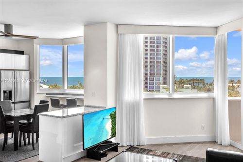 809-300 S Pointe Dr, Miami Beach, FL, 33139-7337 | Card Image