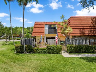 9952 Nw 6th Pl, Townhouse with 2 bedrooms, 2 bathrooms and null parking in Plantation FL | Image 2