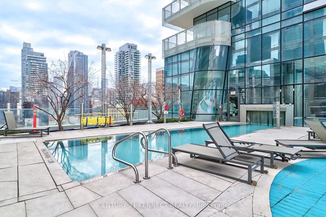526 - 1 Bloor St E, Condo with 3 bedrooms, 2 bathrooms and null parking in Toronto ON | Image 27
