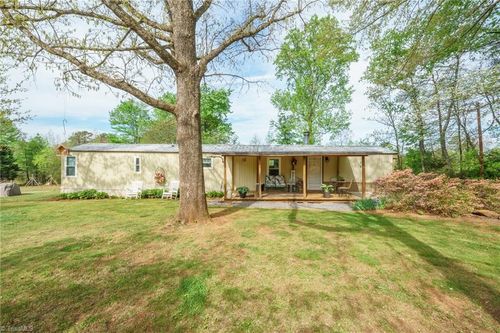 4021 26th Street Ct Ne, Hickory, NC, 28601-7440 | Card Image