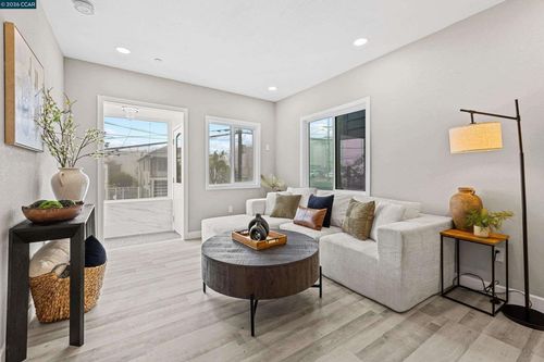 390 390 Guttenberg St, Daly City, CA, 94014 | Card Image