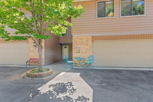 14202 Chestnut Dr, Eden Prairie, MN, 55347-1669 | Card Image