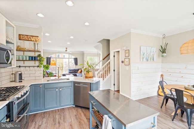 10136 Pale Rose Loop, Townhouse with 3 bedrooms, 3 bathrooms and null parking in BRISTOW VA | Image 19