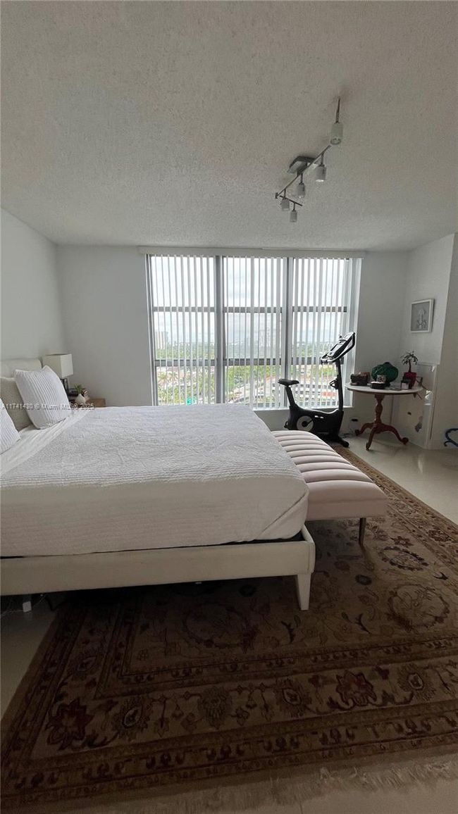 APT-1405 - 3500 Mystic Pointe Dr, Condo with 2 bedrooms, 2 bathrooms and null parking in Aventura FL | Image 12