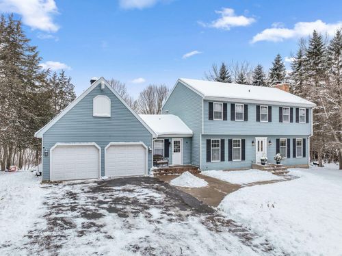 33214 Nueman Ct, Lindstrom, MN, 55045-9062 | Card Image