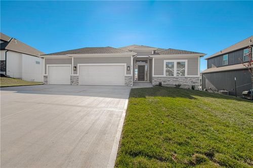 1015 Poplar Ln, Liberty, MO, 64068-4362 | Card Image