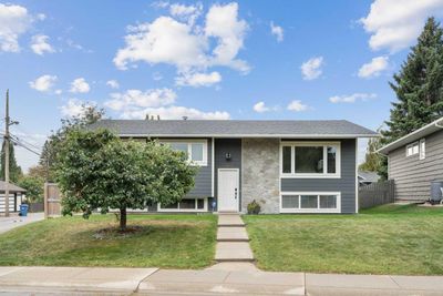 1164 Lake Wapta Rd Se, House detached with 4 bedrooms, 2 bathrooms and 2 parking in Calgary AB | Image 2